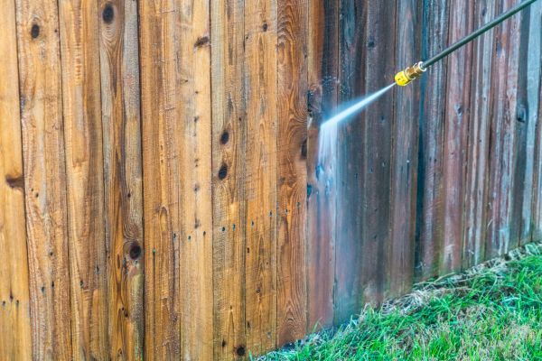 Fence Washing in Herndon