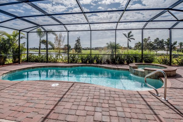 Pool Enclosure Cleaning in Herndon