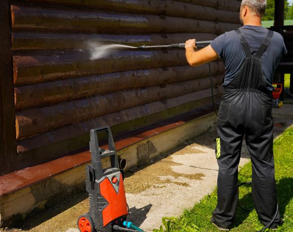 Log Home Pressure Washing in Herndon