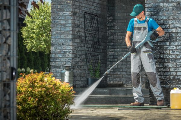 Outside House Cleaning in Herndon