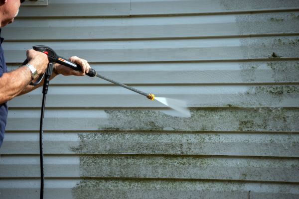 Vinyl Siding Power Washing in Herndon