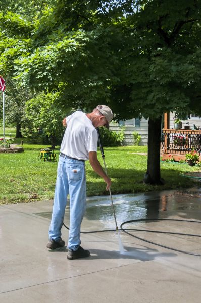 Driveway Concrete Cleaning in Herndon